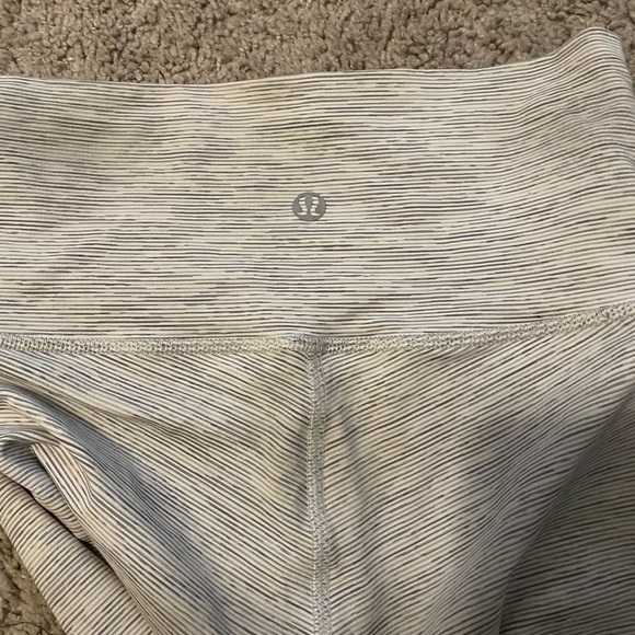 Lululemon Wunder Under Leggings size 4 great condition - Picture 3 of 5